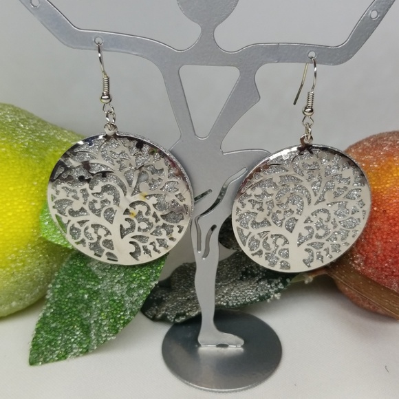 Jewelry - Silver tone earrings
